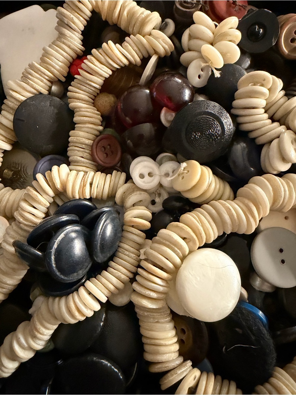 Vintage Button & Shell Bead Mix - Cream, Black, Navy